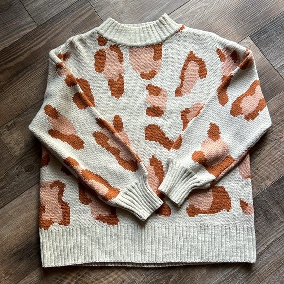 Sweaters - Leopard sweater